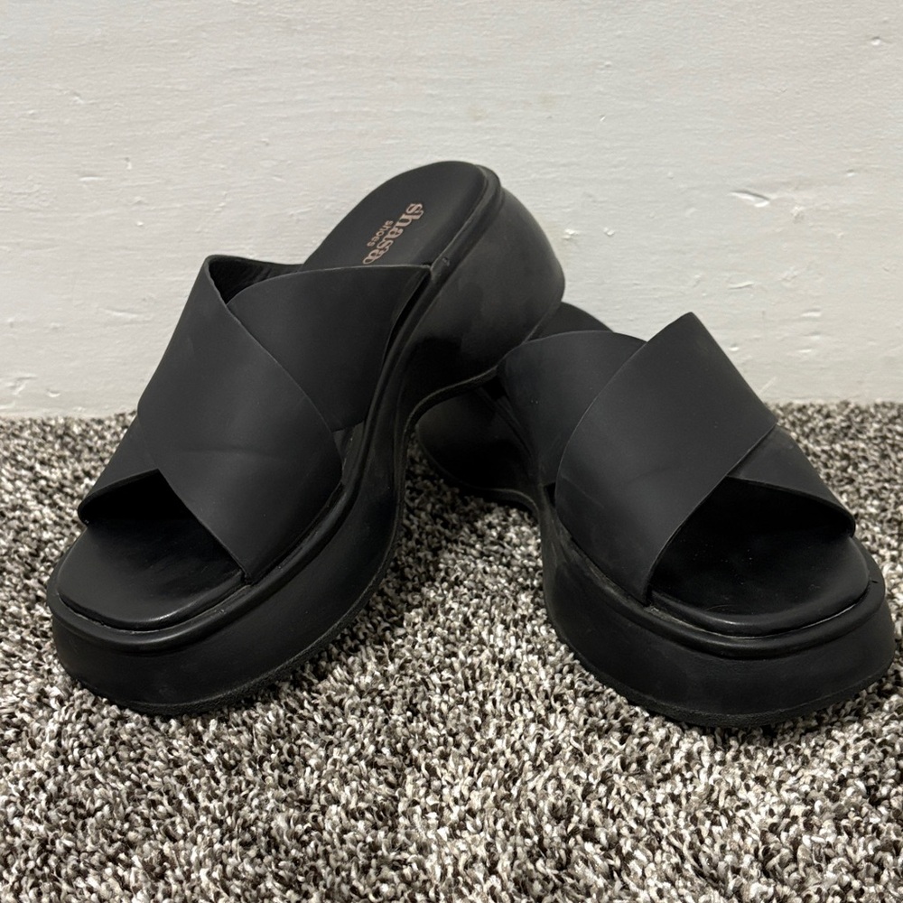 Shasa Black Platform Slides
